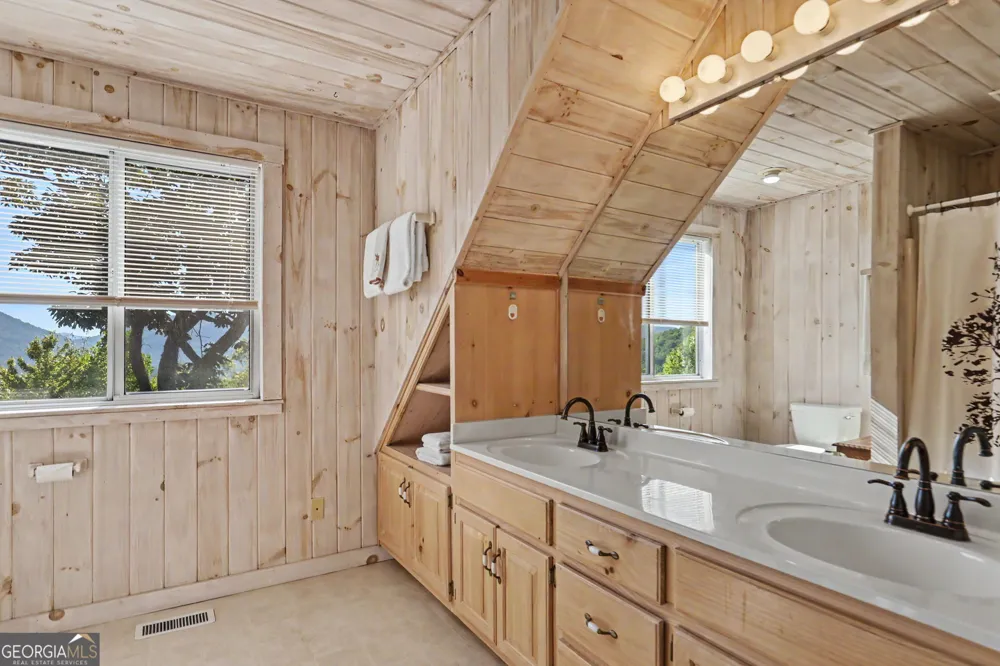 1387 Valley ST Clayton, GA 30525