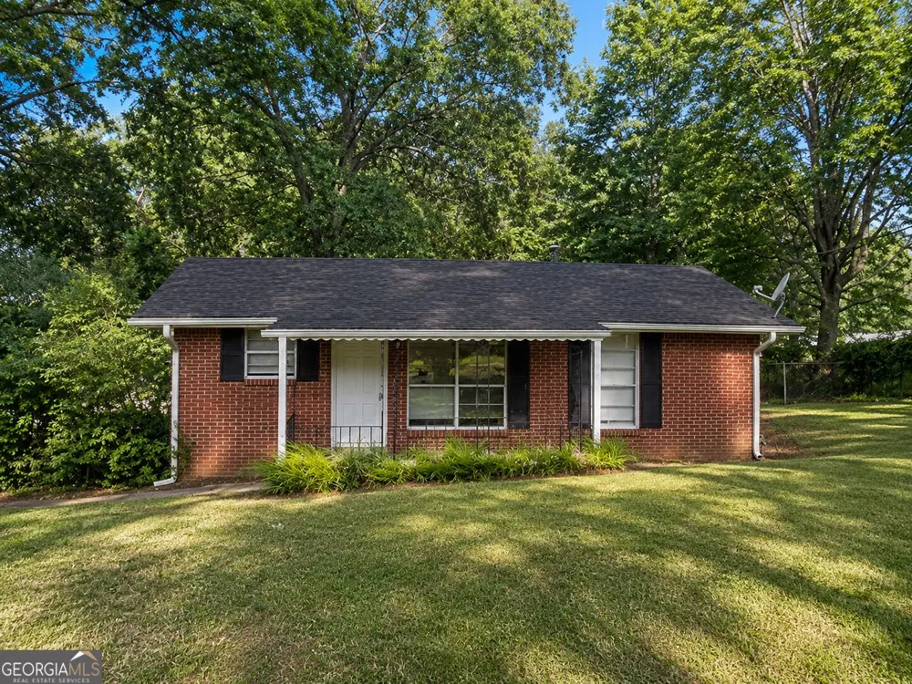 93 Forest RD Stockbridge, GA 30281