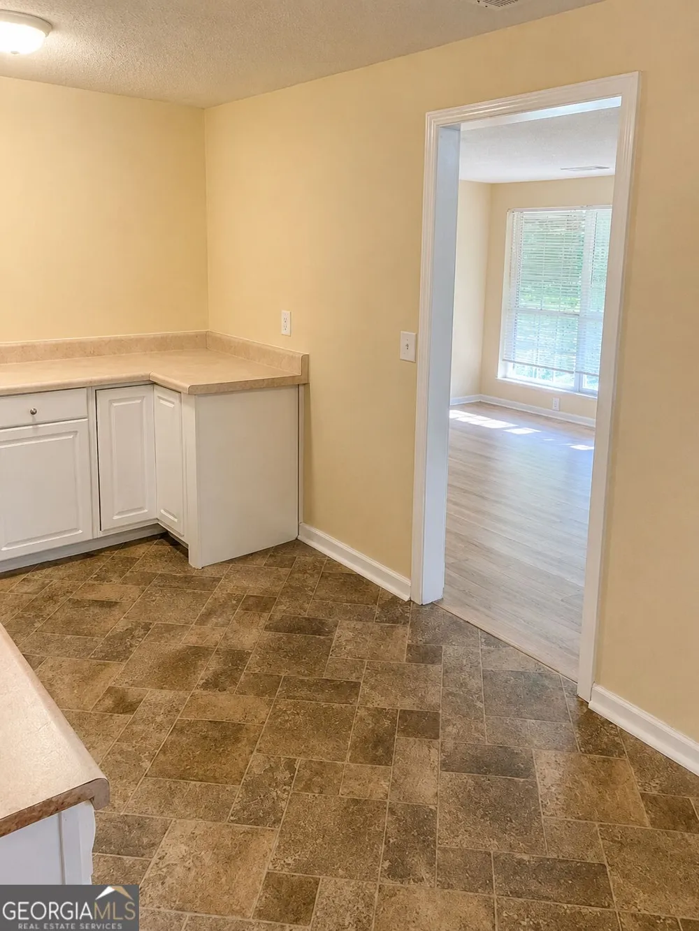 93 Forest RD Stockbridge, GA 30281