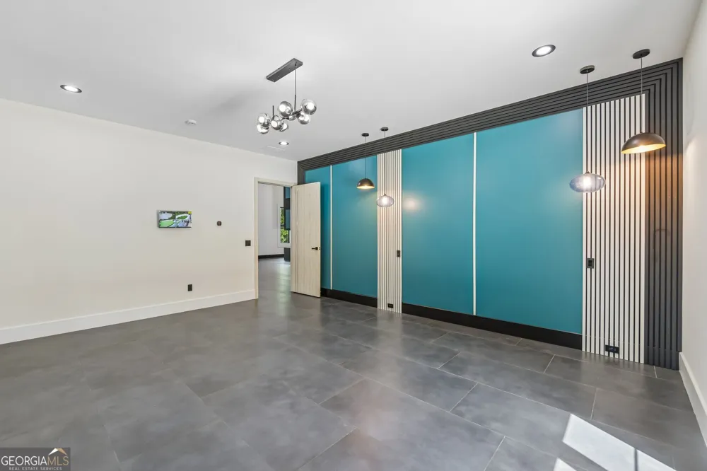 1940 E Bay ST Hoschton, GA 30548