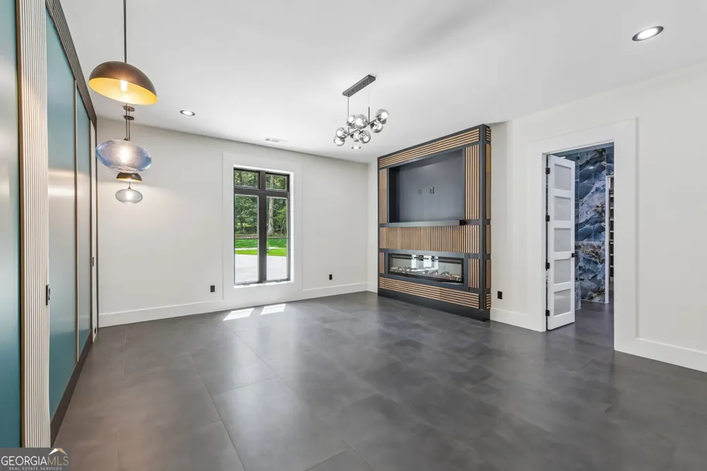 1940 E Bay ST Hoschton, GA 30548