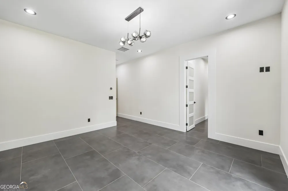 1940 E Bay ST Hoschton, GA 30548