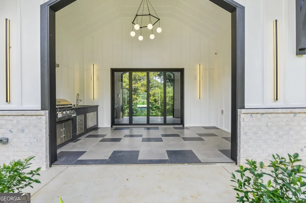 1940 E Bay ST Hoschton, GA 30548