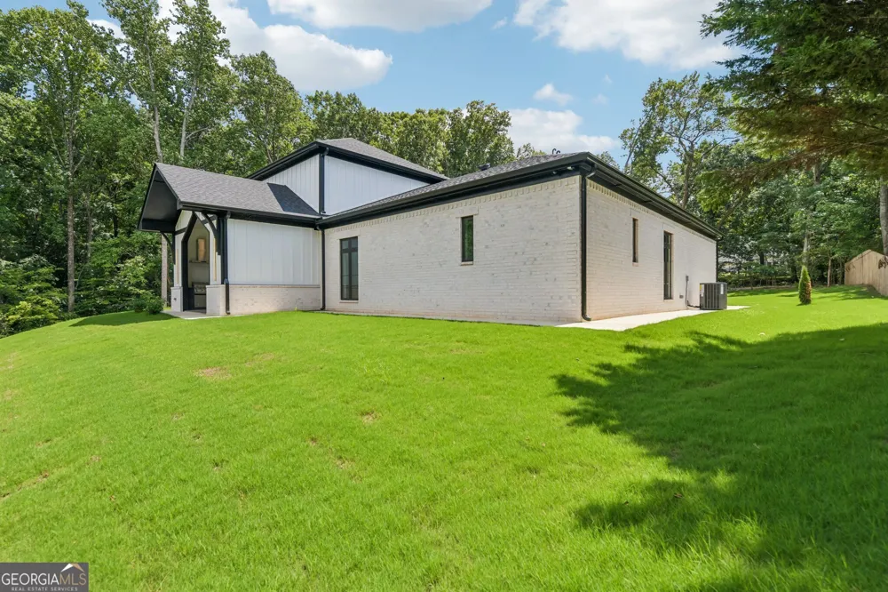 1940 E Bay ST Hoschton, GA 30548