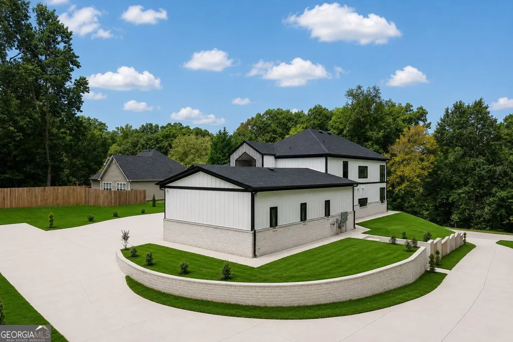 1940 E Bay ST Hoschton, GA 30548