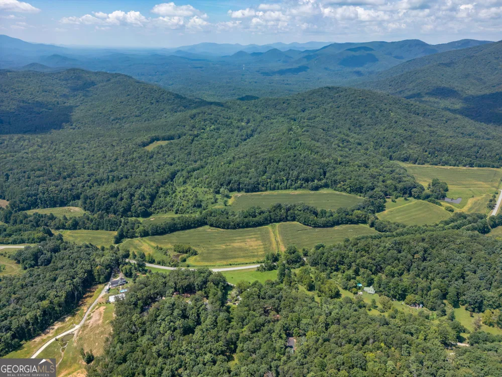 112 Kennedy Mountain RD Clarkesville, GA 30523