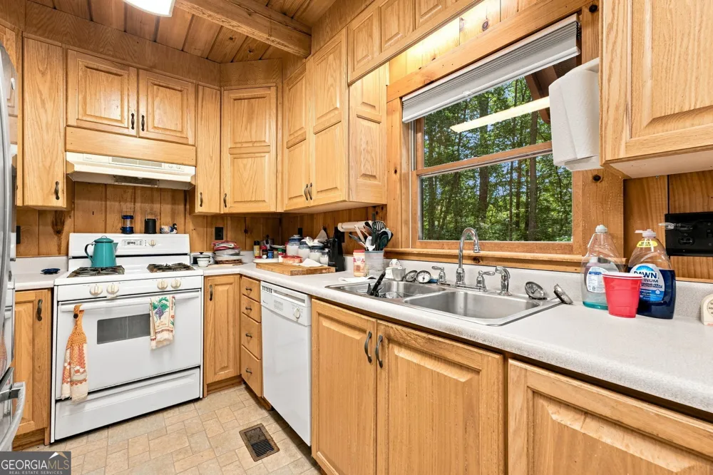 112 Kennedy Mountain RD Clarkesville, GA 30523