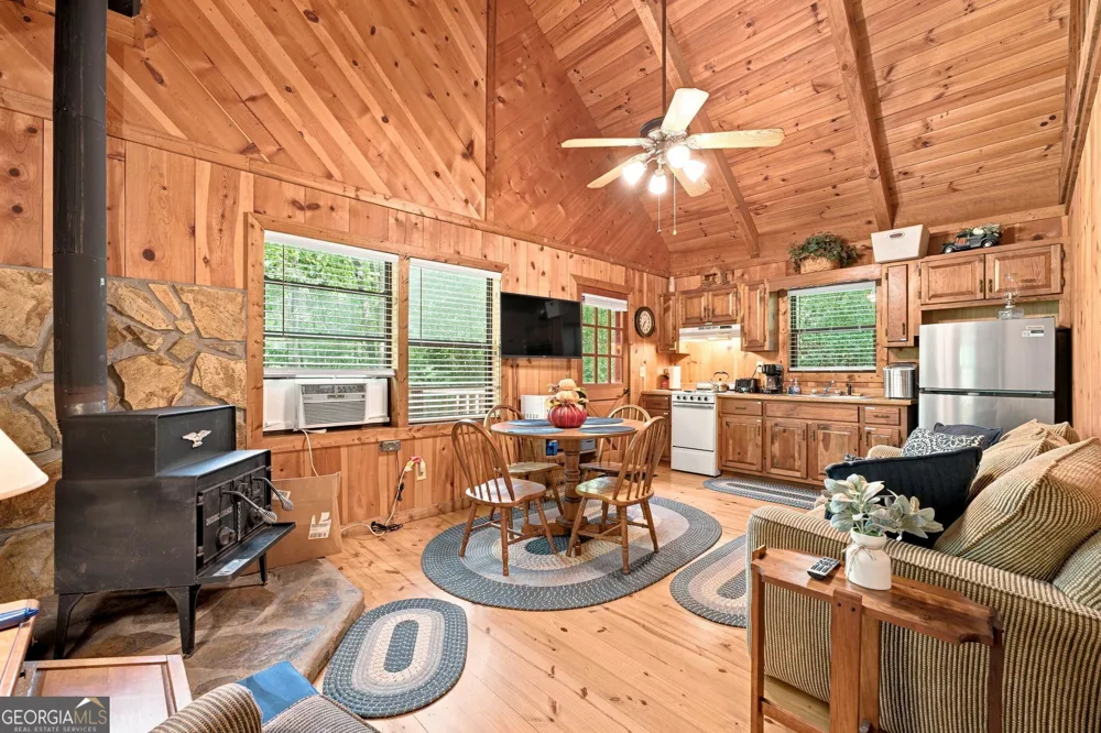 112 Kennedy Mountain RD Clarkesville, GA 30523