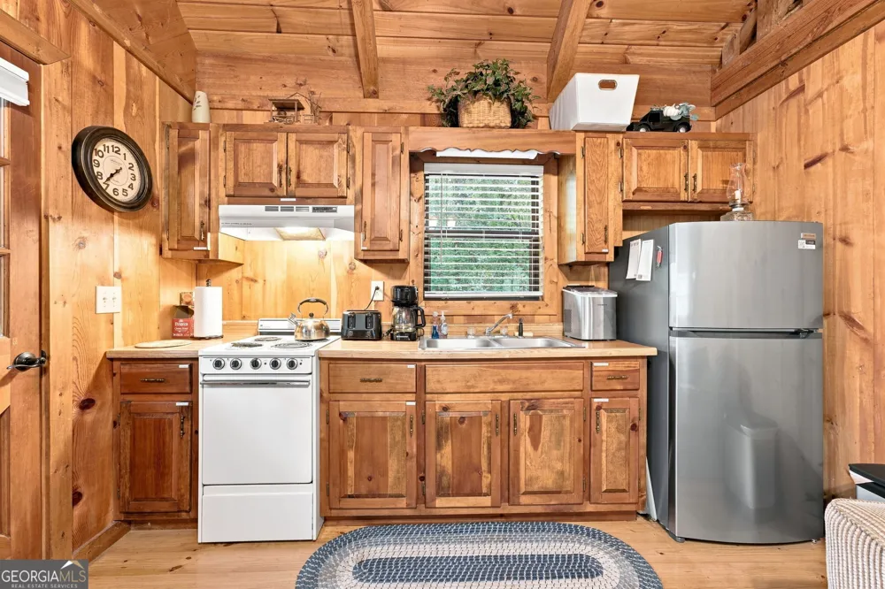 112 Kennedy Mountain RD Clarkesville, GA 30523