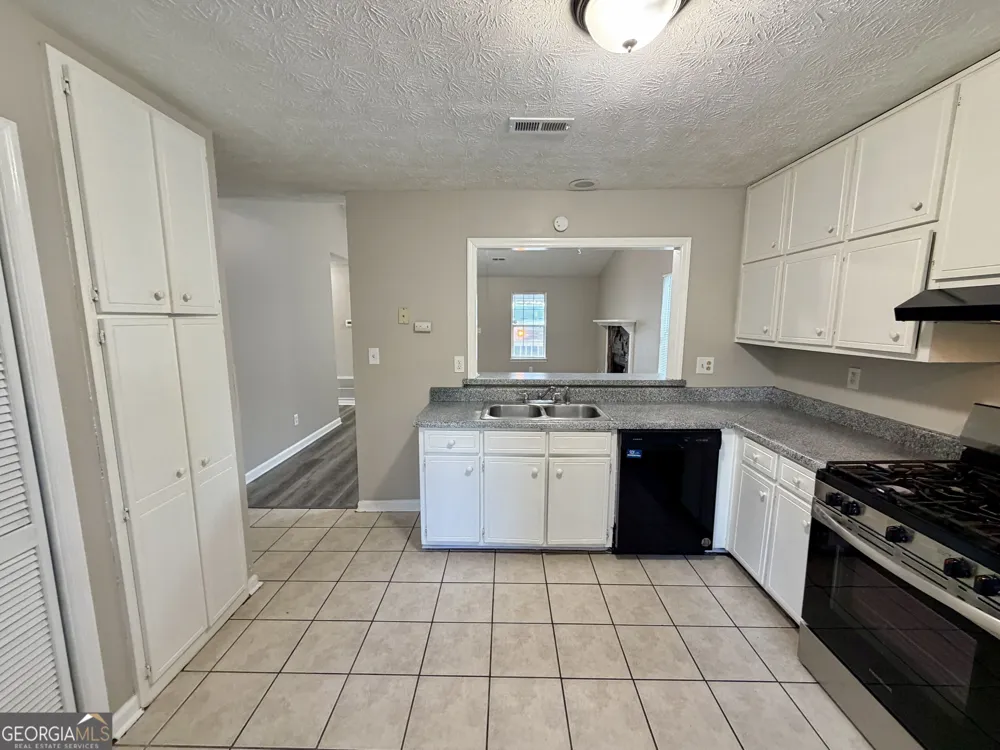 105 Fruitwood TRCE Riverdale, GA 30296