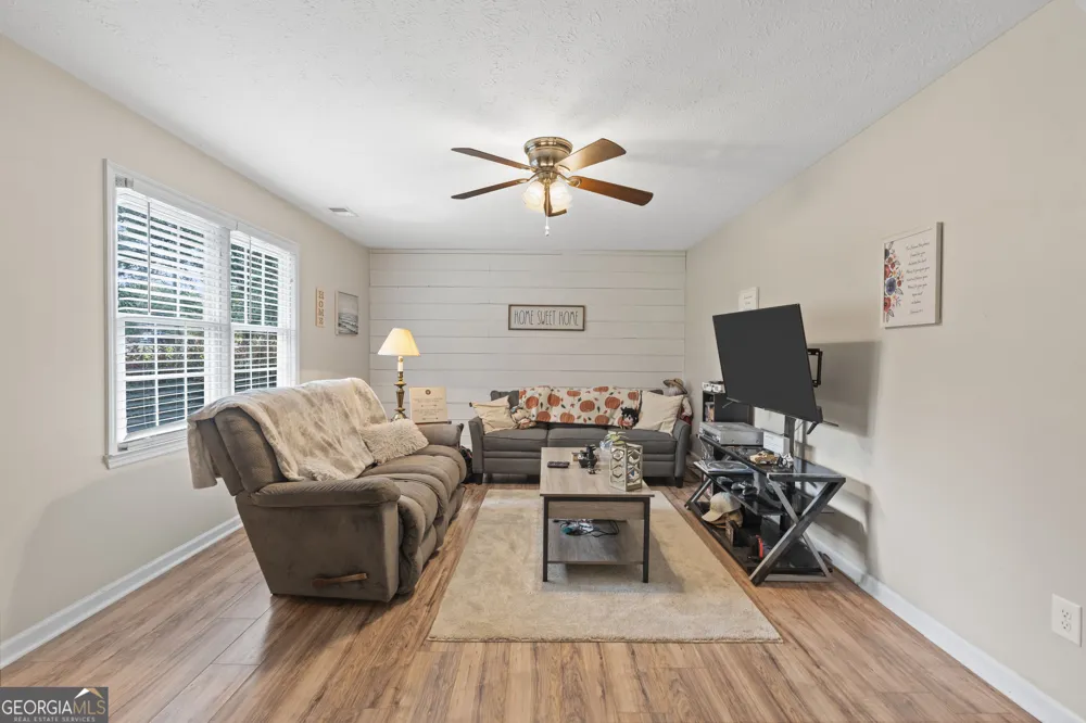 1911 Barnesville RD Griffin, GA 30224