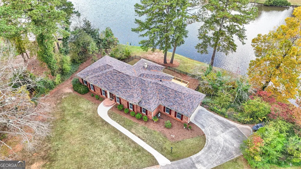 30 Hawthorne DR Newnan, GA 30263