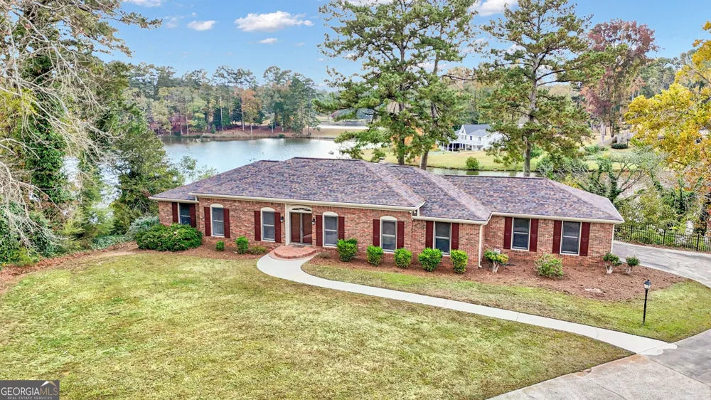 30 Hawthorne DR Newnan, GA 30263