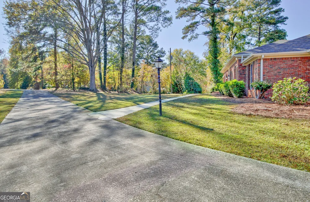 30 Hawthorne DR Newnan, GA 30263