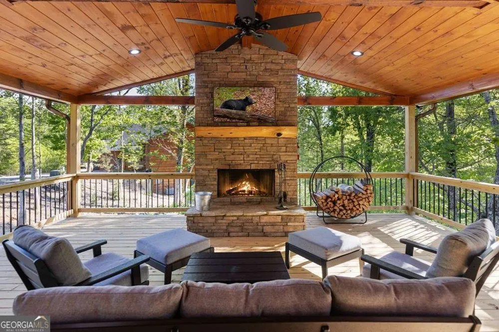 66 Ross DR Mineral Bluff, GA 30559