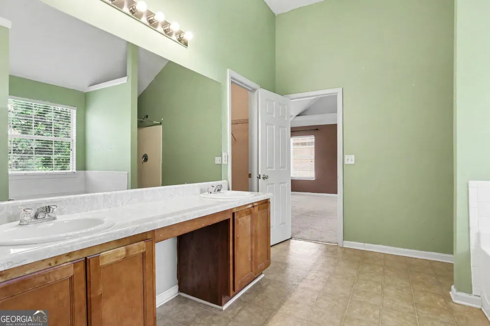 373 Kentwood Springs DR Hampton, GA 30228