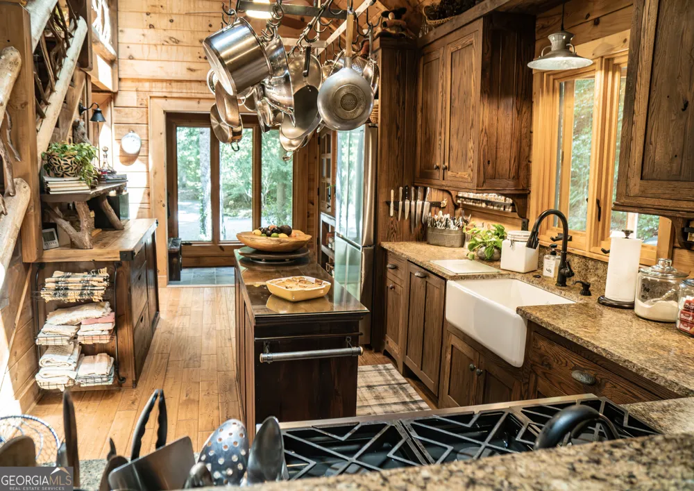 456 Bull Frog LN Clayton, GA 30525