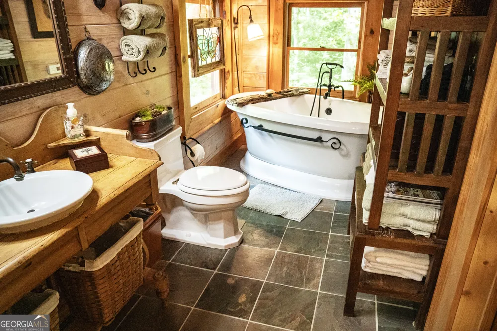 456 Bull Frog LN Clayton, GA 30525
