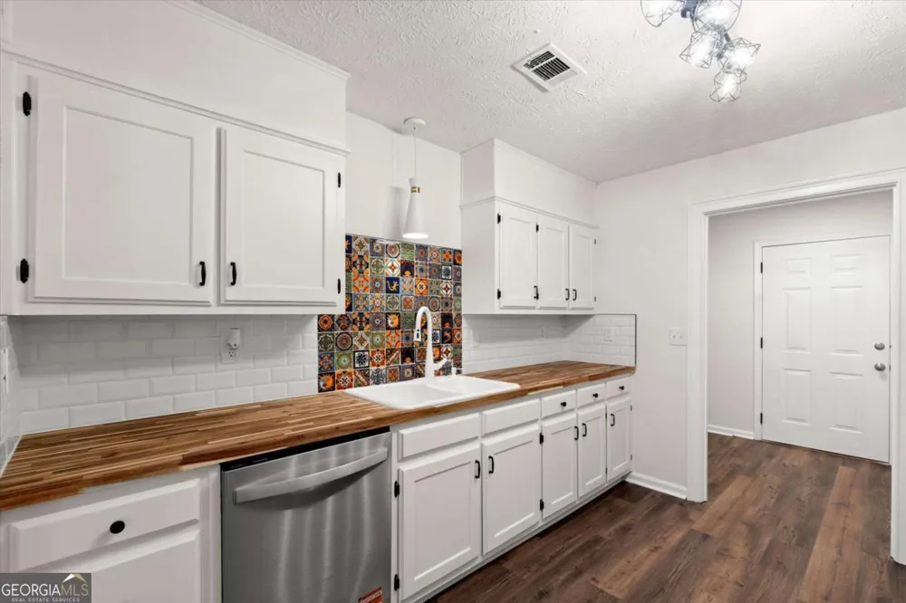 5015 Logans RUN Loganville, GA 30052