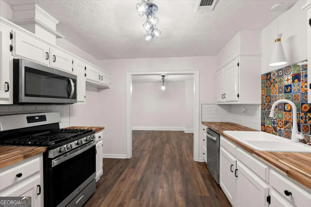 5015 Logans RUN Loganville, GA 30052