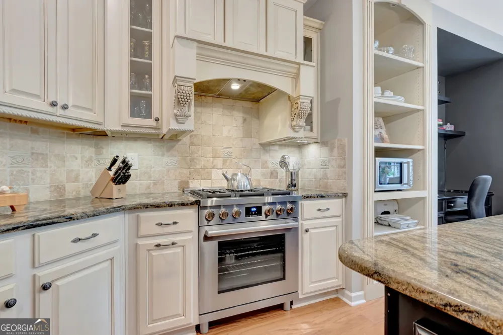 374 Persimmon DR Sharpsburg, GA 30277