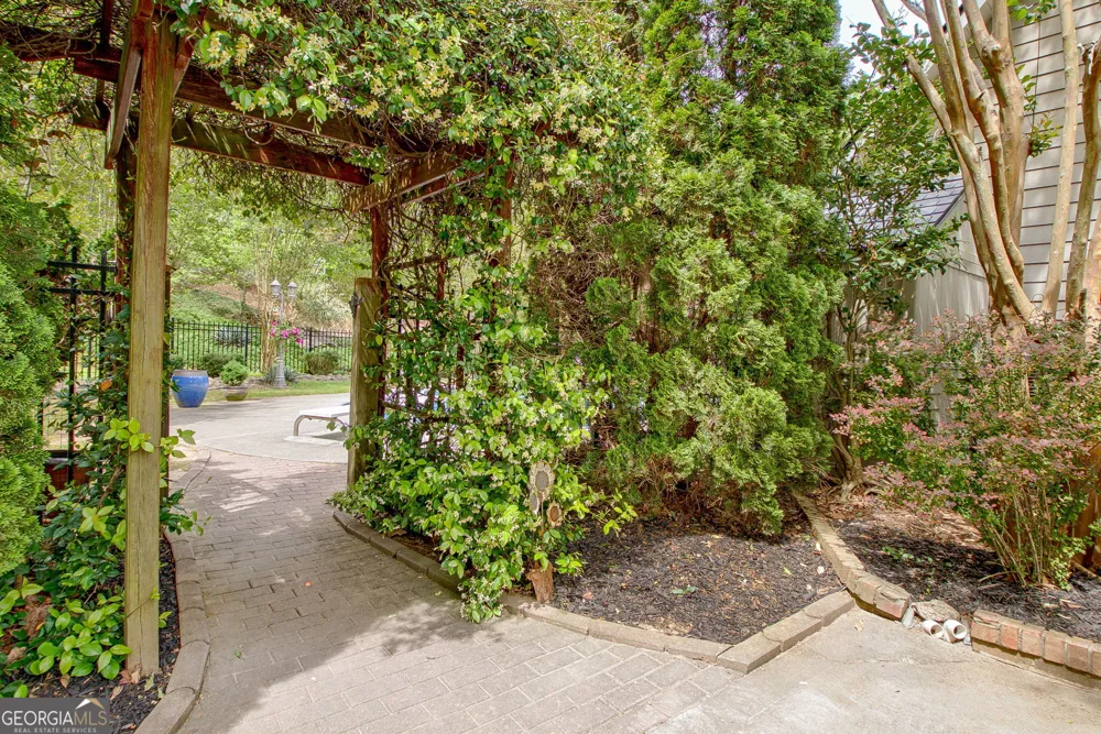 374 Persimmon DR Sharpsburg, GA 30277