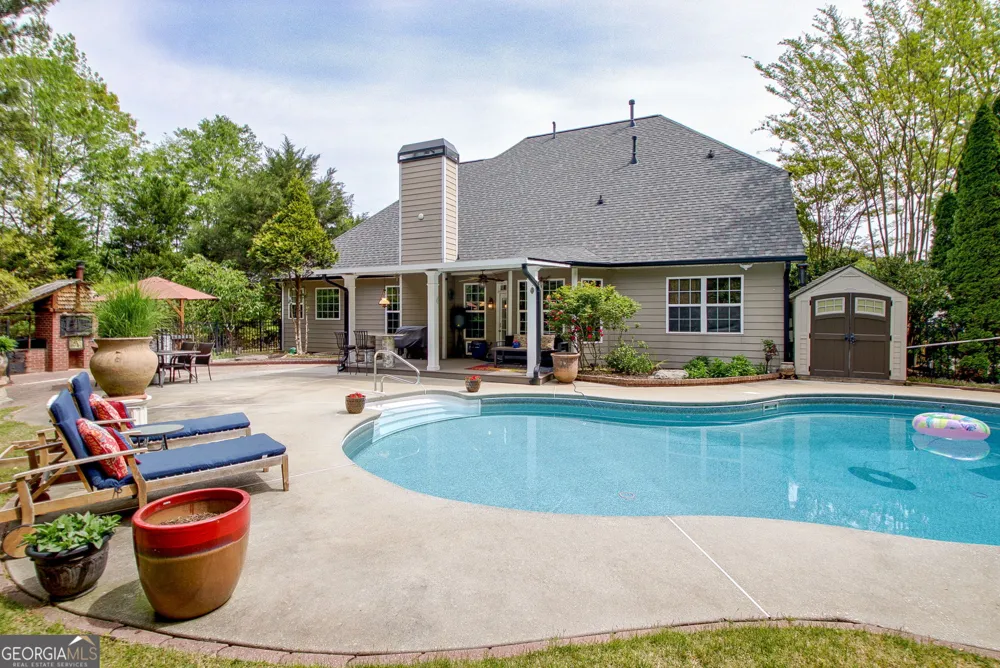 374 Persimmon DR Sharpsburg, GA 30277