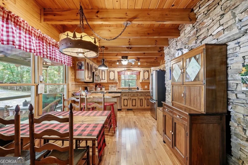 24 Indian Lake RD Mineral Bluff, GA 30559