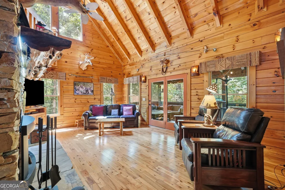24 Indian Lake RD Mineral Bluff, GA 30559