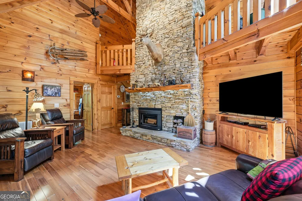 24 Indian Lake RD Mineral Bluff, GA 30559