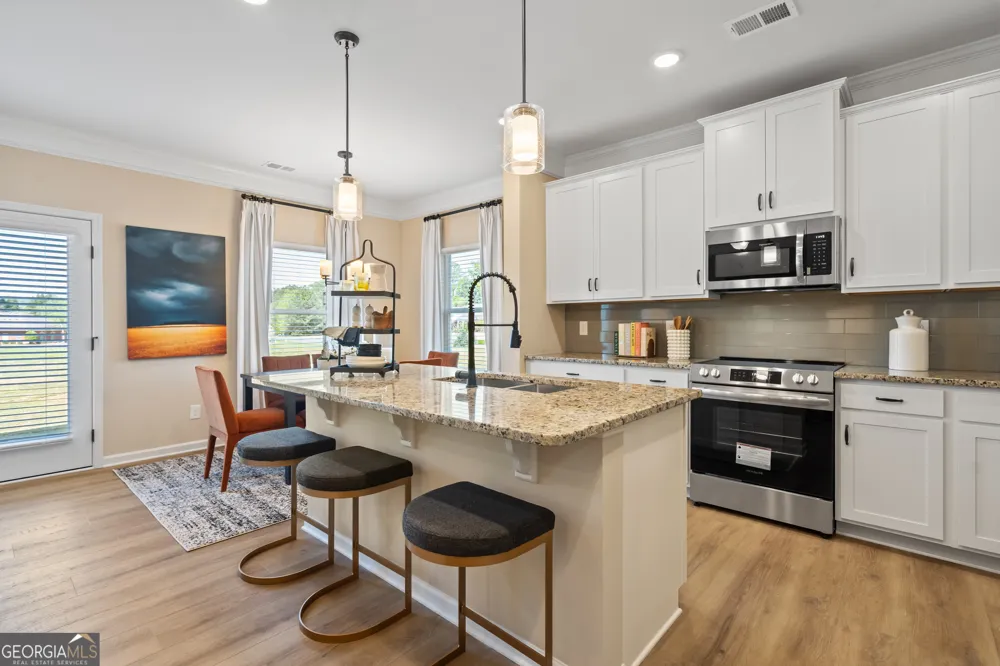 832 Crescent DR Riverdale, GA 30274