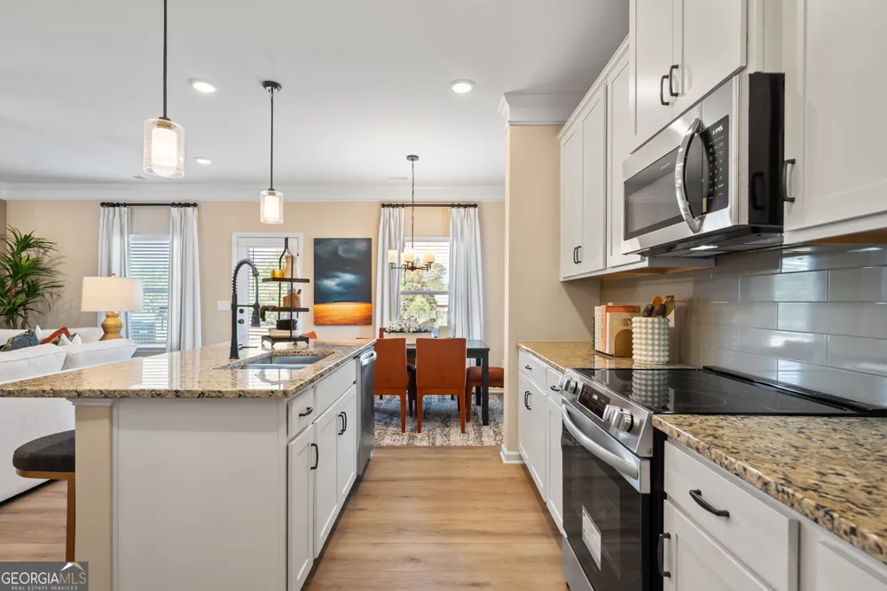 832 Crescent DR Riverdale, GA 30274