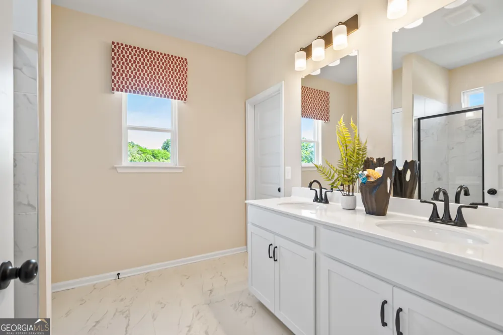 832 Crescent DR Riverdale, GA 30274