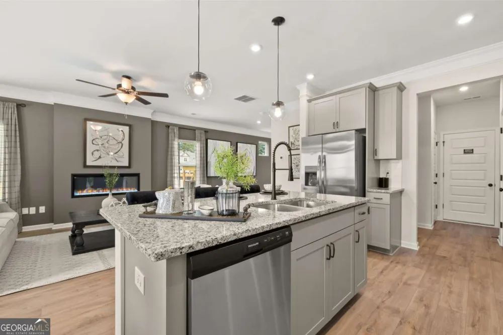 828 Crescent DR Riverdale, GA 30274