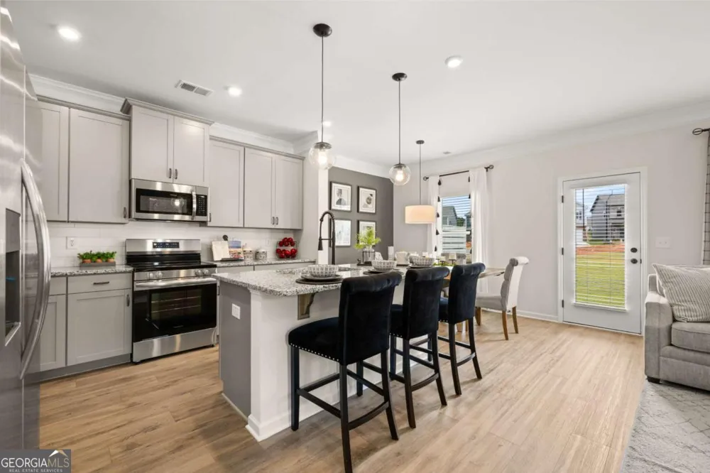 828 Crescent DR Riverdale, GA 30274