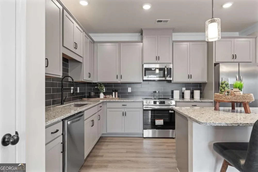 826 Crescent DR Riverdale, GA 30274