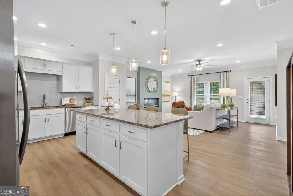829 Crescent DR Riverdale, GA 30274