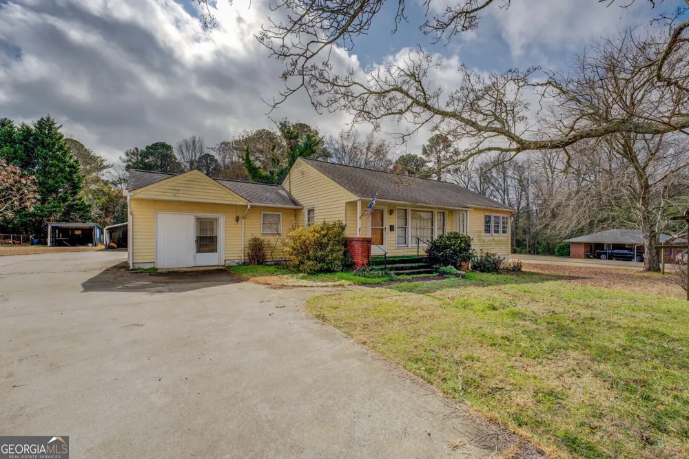 908 Nelson ST Jackson, GA 30233