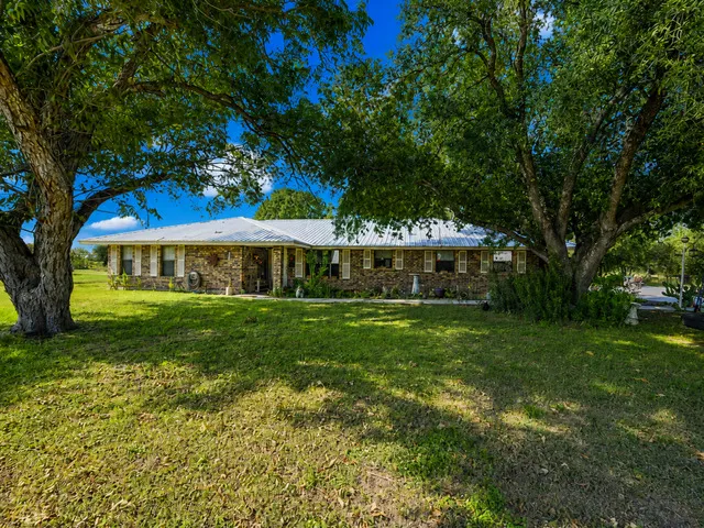 5032 S SANTA CLARA RD Seguin, TX 78155
