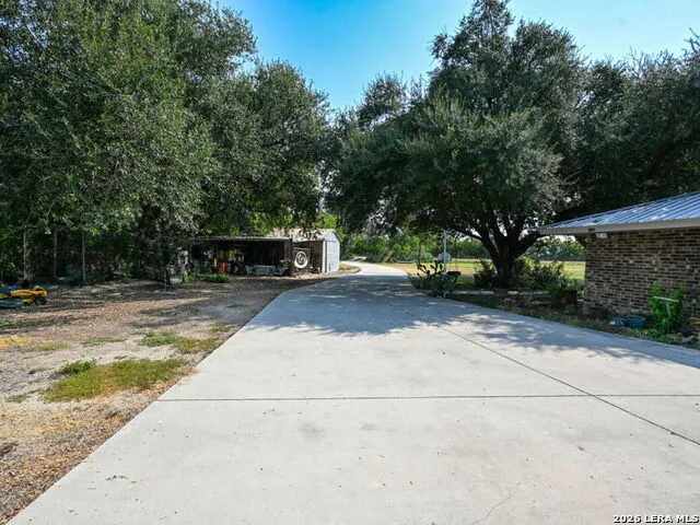 5032 S SANTA CLARA RD Seguin, TX 78155