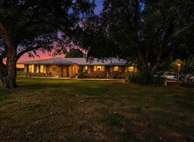 5032 S SANTA CLARA RD Seguin, TX 78155