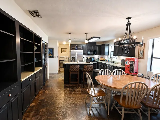 5032 S SANTA CLARA RD Seguin, TX 78155