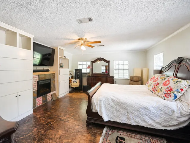 5032 S SANTA CLARA RD Seguin, TX 78155
