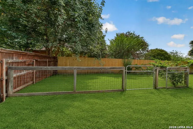 1641 Clover rdg Pleasanton, TX 78064