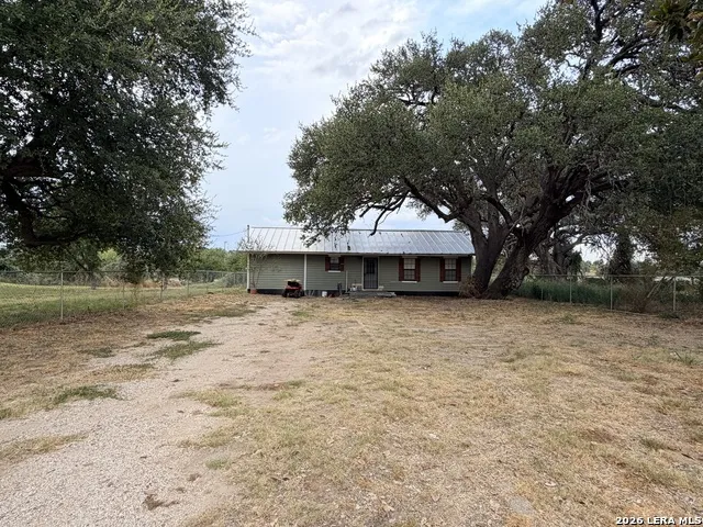 1008 MAIN ST Pleasanton, TX 78064