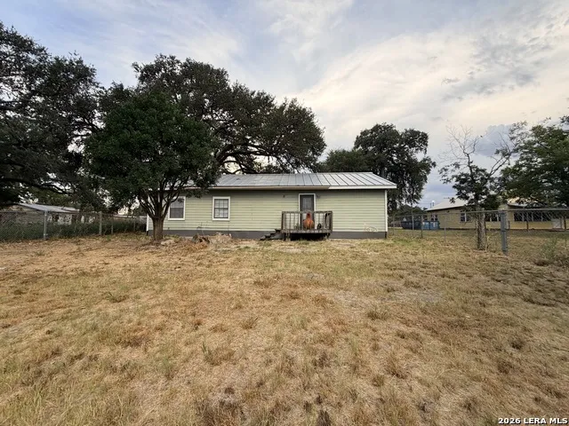 1008 MAIN ST Pleasanton, TX 78064