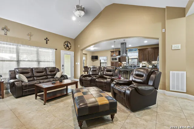 985 Boyd Poteet, TX 78065