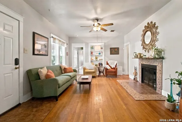 362 BLACK OAK DR Canyon Lake, TX 78133