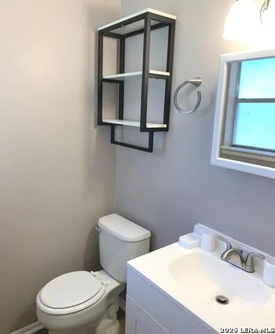 6706 RED BLF San Antonio, TX 78218