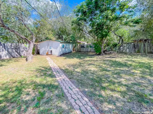 1512 E BOWIE ST Beeville, TX 78102